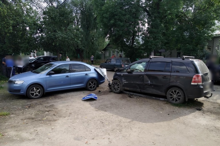 В столкновении трех автомобилей в Твери пострадал 10-летний мальчик