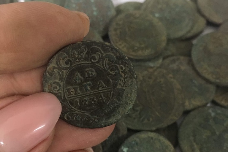 Клад монет XVIII века и другие артефакты под Тверью нашли археологи
