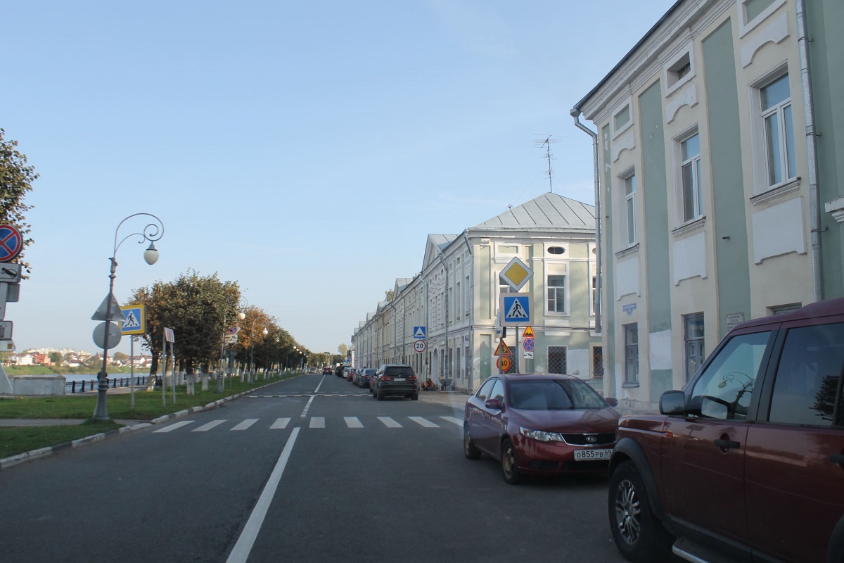 В выходные тверским водителям придется забыть о проезде по набережной Степана Разина
