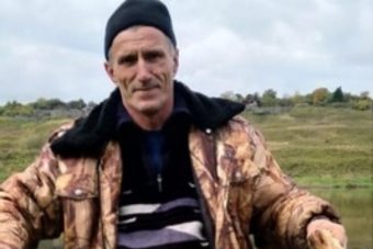 В Тверской области рыбак с усами уплыл на лодке и пропал