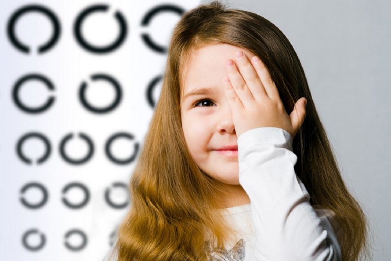 Названы нехитрые способы сохранить хорошее зрение ребенку