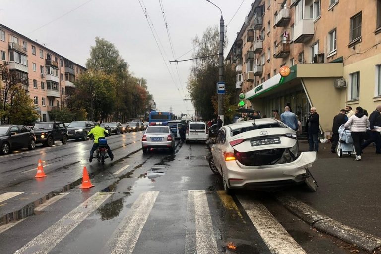 На Волоколамском проспекте в Твери произошло ДТП с пострадавшими