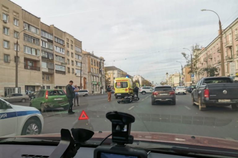 Мотоциклист пострадал в ДТП в центре Твери