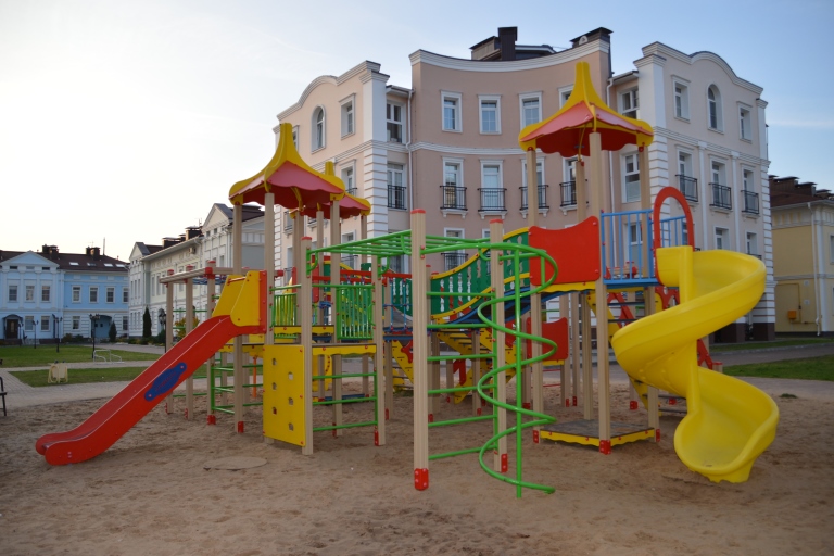 В Заволжском районе Твери в рамках реализации ППМИ установили детские площадки и обустроили спортивную зону