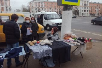 На улицах Твери ловили нелегальных торговцев На улицах Твери ловили нелегальных торговцев