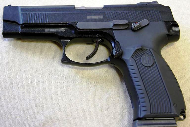 Сотрудники ФСБ изъяли у жителя Твери пистолет и три сотни патронов