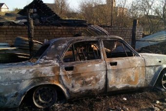 В Бологовском районе сгорел дом и два автомобиля