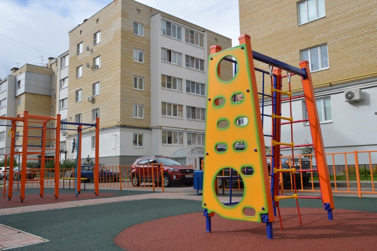 В Заволжском районе Твери в рамках реализации ППМИ установили детские площадки и обустроили спортивную зону