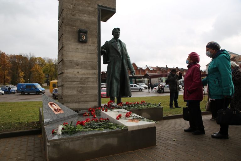 Памятник вернувшемуся с войны солдату открыли в Тверской области