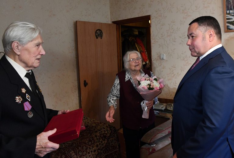 Губернатор Игорь Руденя вручил ордена Почёта ветеранам Великой Отечественной войны