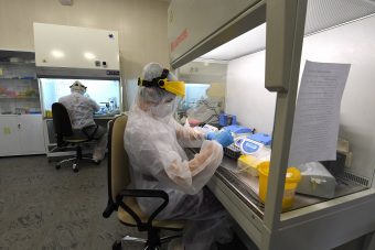 Новое оборудование лаборатории ПЦР в Твери позволяет ускорить процесс исследований на коронавирус Новое оборудование лаборатории ПЦР в Твери позволяет ускорить процесс исследований на коронавирус