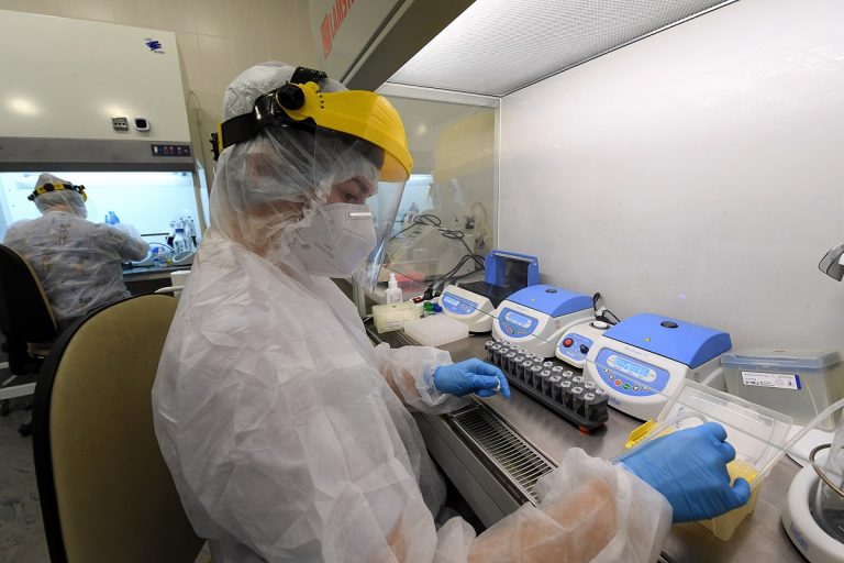 Новое оборудование лаборатории ПЦР в Твери позволяет ускорить процесс исследований на коронавирус