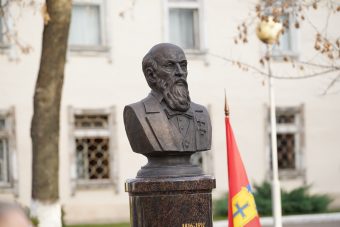 Бюст основателю первой женской учительской школы Павлу Максимовичу открыли в Твери