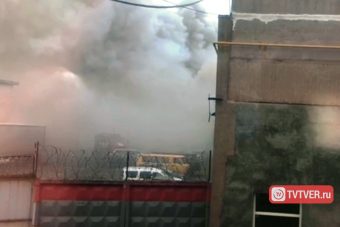 5 пожарных расчетов по тревоге отправлены к малярному цеху в Твери