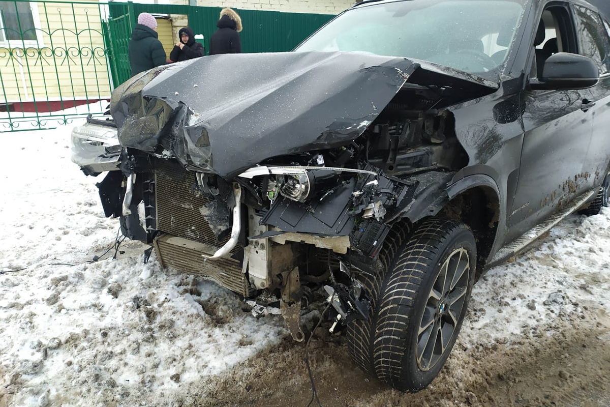 Водитель иномарки повредил позвоночник в ДТП в Твери
