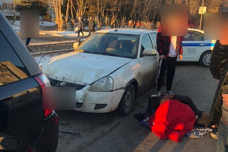 В Твери сбили водителя, закрывавшего багажник автомобиля