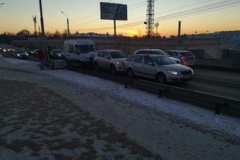 У Старого моста в Твери произошло тройное ДТП