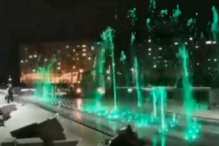 В Твери включили новый фонтан с подсветкой
