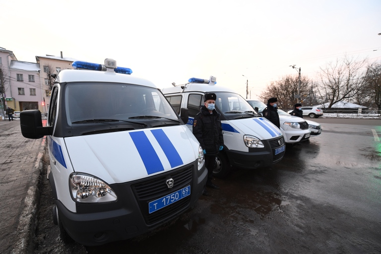 В Твери полицейским вручили 85 новых служебных автомобилей