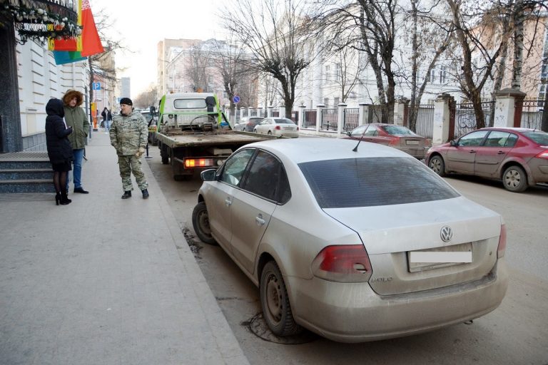 В Твери арестован автомобиль с долгом за парковку в 46 тысяч рублей