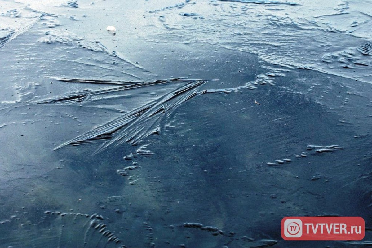 Толщина льда на водоемах Тверской области достигла 40 см