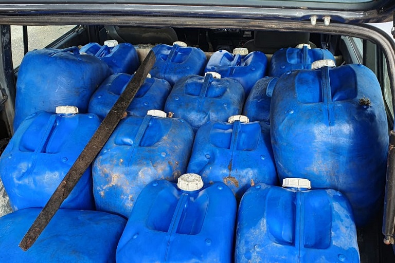 В Тверской области помощник машиниста слил из тепловоза 450 литров солярки
