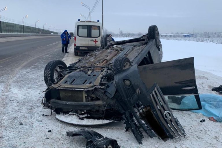 Водитель иномарки погиб в ДТП с большегрузом на трассе М-10 под Тверью