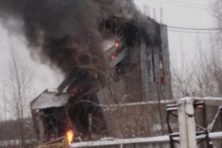 В Тверской области загорелся бывший бетонный завод
