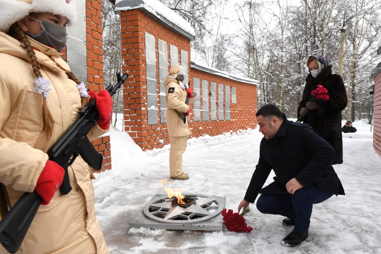 Губернатор Руденя в Торжке почтил память красноармейцев, павших в годы Великой Отечественной войны