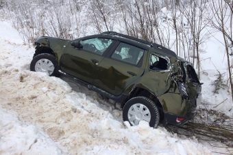 Под Бежецком перевернулся Renault Duster. Есть пострадавшие