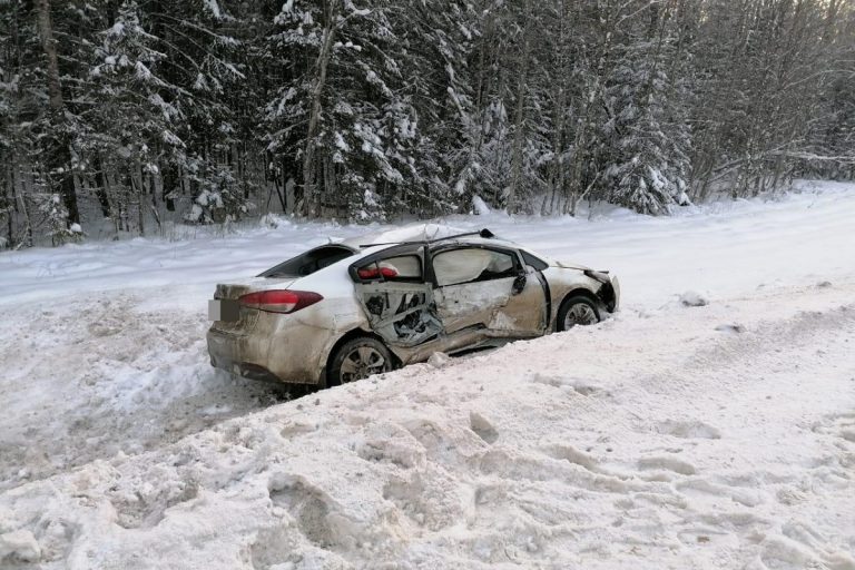 На М-9 в Тверской области Kia "догнал" Toyota