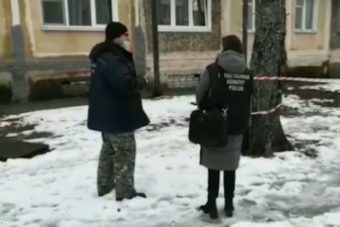 После падения глыбы льда на девочку в Тверской области возбудили уголовное дело