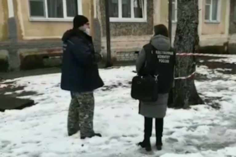 После падения глыбы льда на девочку в Тверской области возбудили уголовное дело