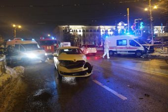 В Твери женщина на легковушке врезалась в скорую помощь