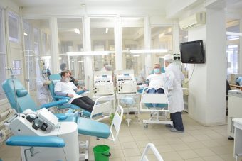 Тяжелых пациентов с коронавирусной инфекцией будут лечить по-новому Тяжелых пациентов с коронавирусной инфекцией будут лечить по-новому