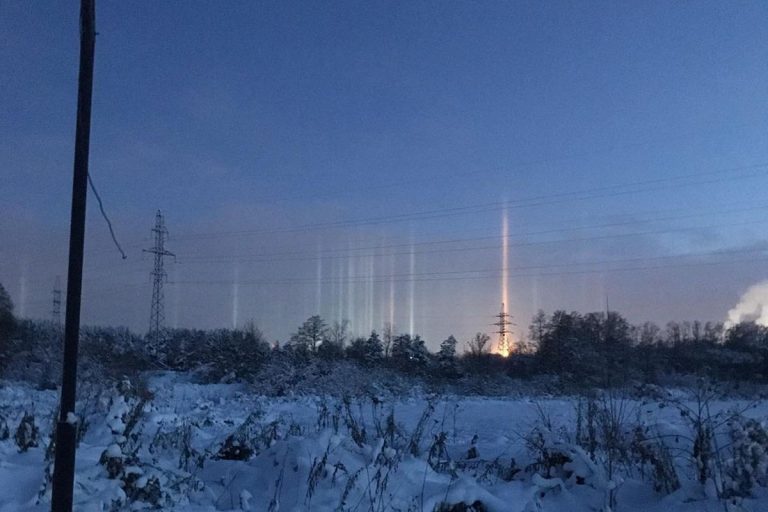 В небе над Тверью наблюдали световые столбы