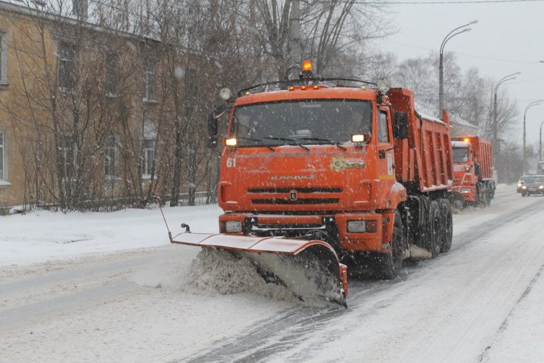 Администрация Твери: расчистка улиц от снега ведется в круглосуточном режиме