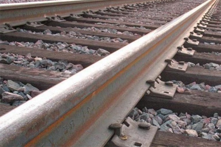 Поезд сбил насмерть мужчину в Тверской области