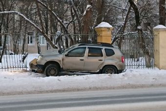В Твери легковушка врезалась в ограждение горбольницы №1 В Твери легковушка врезалась в ограждение горбольницы №1