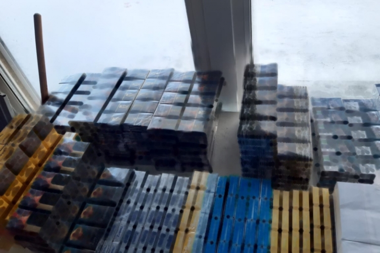 Предприниматель торговал контрафактными сигаретами и алкоголем в Тверской области
