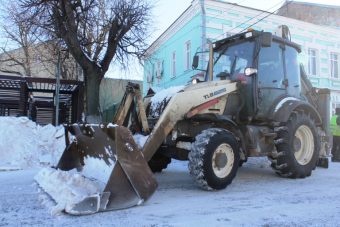 Уборку снега с улиц Твери осуществляют 59 единиц спецтехники и 120 дворников
