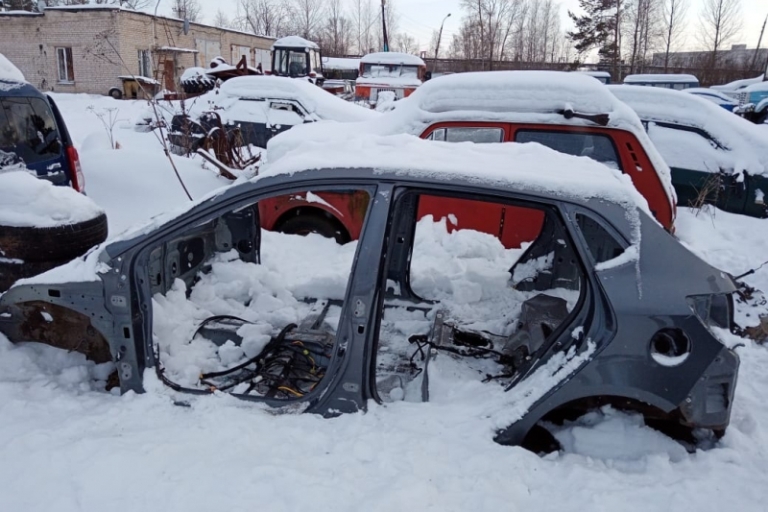 Гастролёры из соседних регионов угнали четыре автомобиля в Тверской области