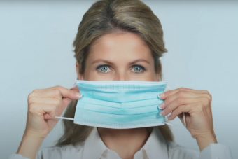 Теледоктор Мясников для борьбы с коронавирусом призвал либо "трусы надеть, либо крест снять" Теледоктор Мясников для борьбы с коронавирусом призвал либо "трусы надеть, либо крест снять"