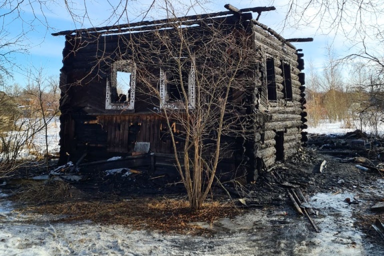 СКР начал проверку по факту гибели троих человек при пожаре в Тверской области