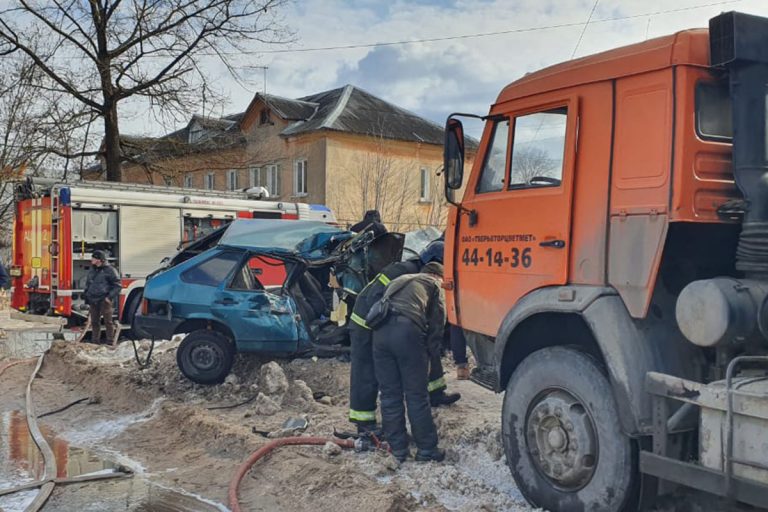 15-летний водитель спровоцировал ДТП в Твери, его одногодка-пассажир в коме