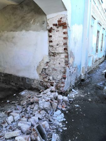 Осыпающуюся старинную арку на набережной Степана Разина в Твери отремонтируют