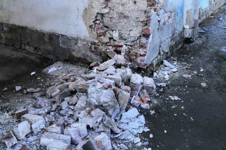Осыпающуюся старинную арку на набережной Степана Разина в Твери отремонтируют