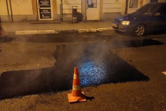 В Твери продолжается ямочный ремонт дорог