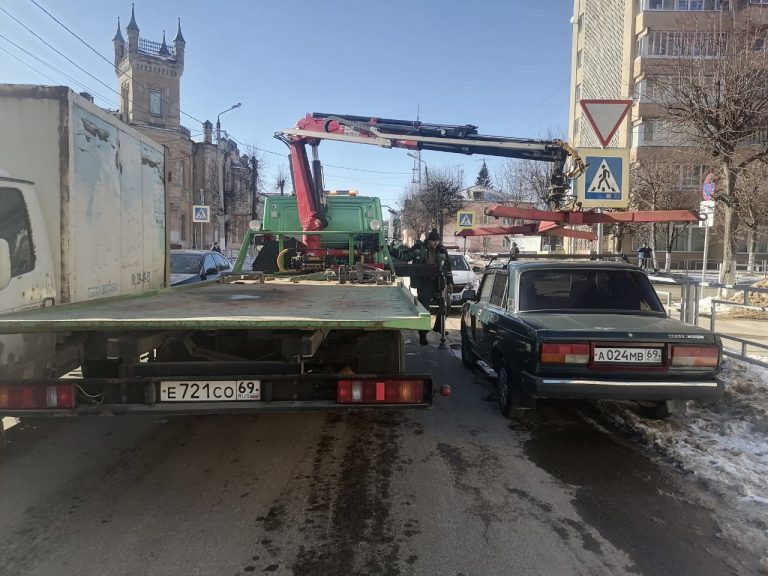 11 марта автомобили с пешеходных переходов в Твери отправлены на штрафстоянку