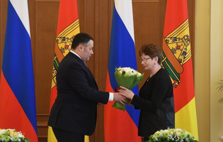 Губернатор Игорь Руденя наградил женщин в преддверии 8 Марта